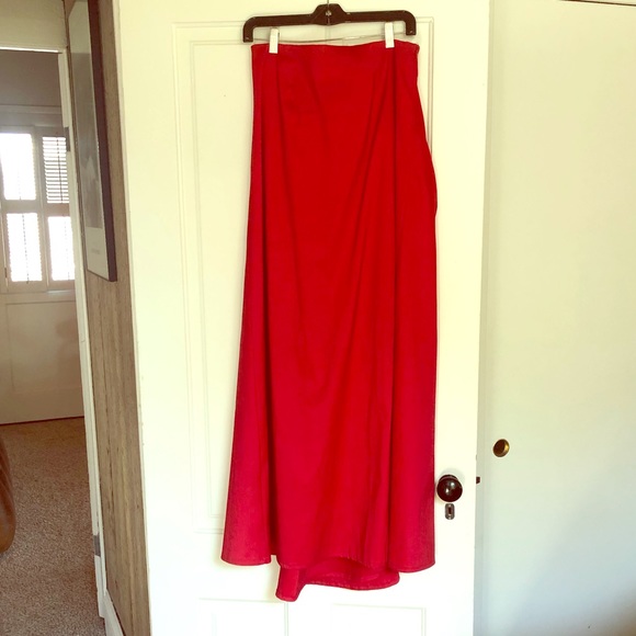 Veronique for W full-length red skirt - Picture 1 of 7